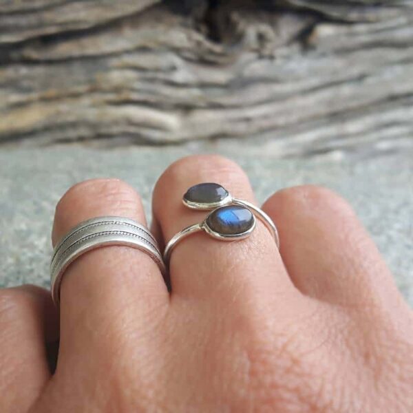 Bague fine en labradorite ajustable