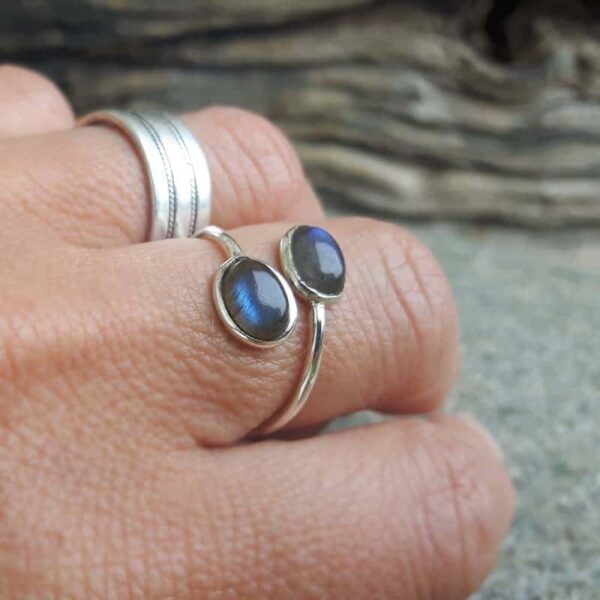 Bague fine en labradorite ajustable