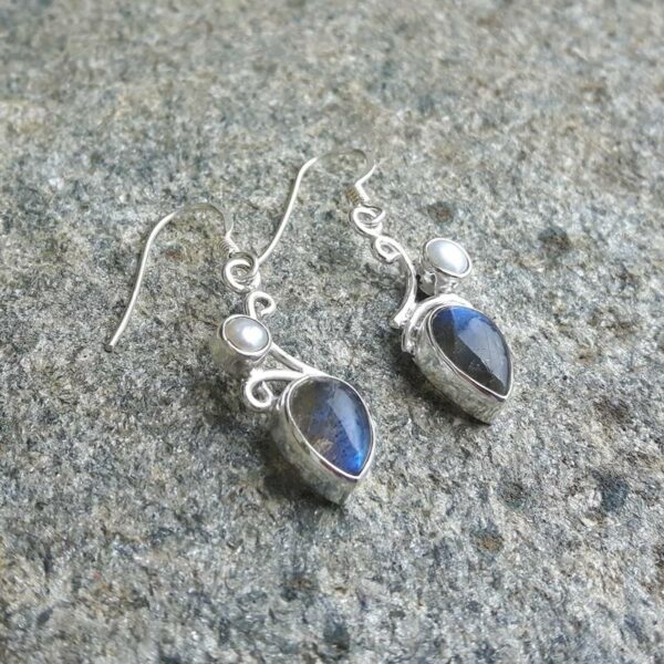 Boucles d'oreilles labradorite et perle marine