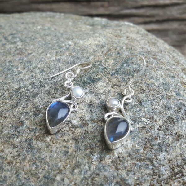 Boucles d'oreilles labradorite et perle marine