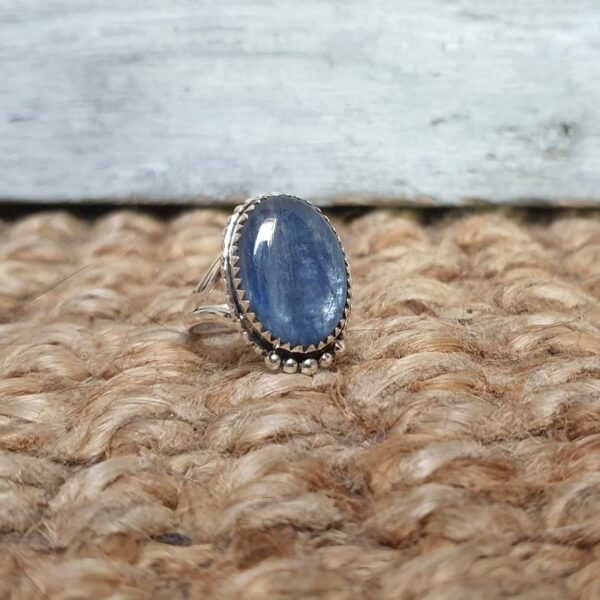 Bague en kyanite naturelle