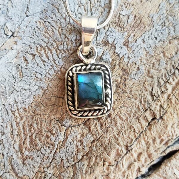 Pendentif labradorite bleu