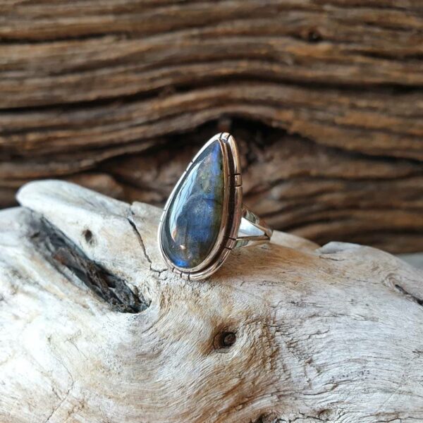 Bague en labradorite goutte